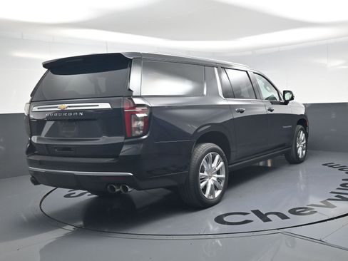 Used 2023 Chevrolet Suburban High Country w/ Premium Package 2 AWD/4WD image 17