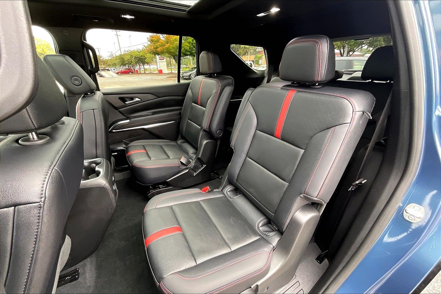 Used 2025 Chevrolet Traverse RS AWD/4WD image 31