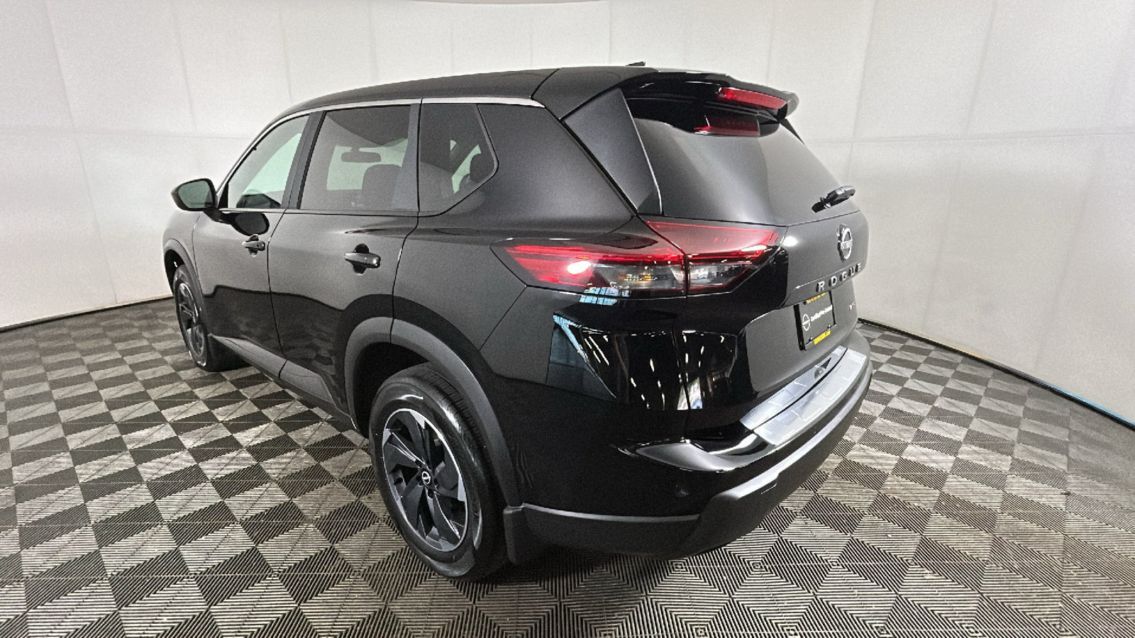 Certified 2026 Nissan Rogue SV AWD/4WD image 5
