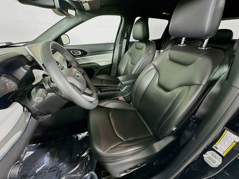 Used 2024 Jeep Compass Limited image 28