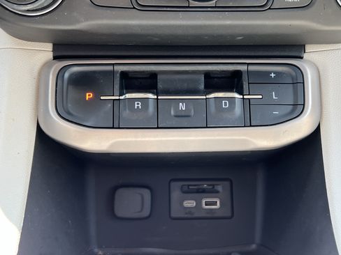 Used 2020 GMC Acadia Denali w/ Technology Package FWD image 26