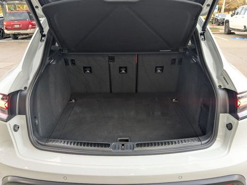 Used 2025 Porsche Macan image 23