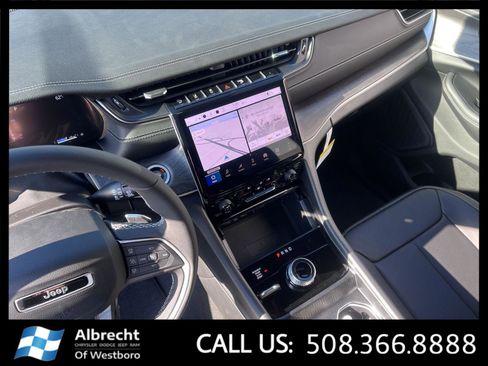 New 2025 Jeep Grand Cherokee Limited w/ Luxury Tech Group II image 22