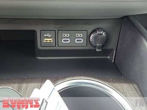 Used 2025 Toyota Highlander Platinum image 11