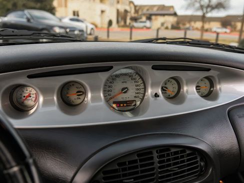 Used 2001 Chrysler Prowler Base image 12