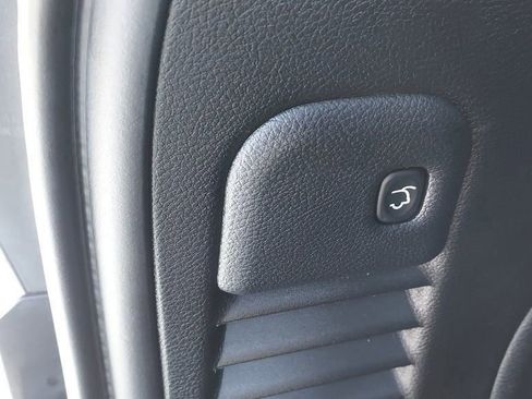 Used 2022 Jeep Grand Cherokee Limited image 23