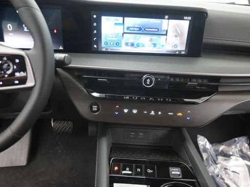 Certified 2025 Nissan Murano SV image 11