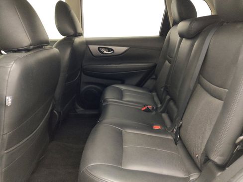 Used 2016 Nissan Rogue S w/ Appearance Package FWD image 18