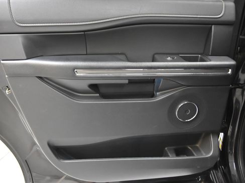 Used 2024 Ford Expedition Max XLT RWD image 14