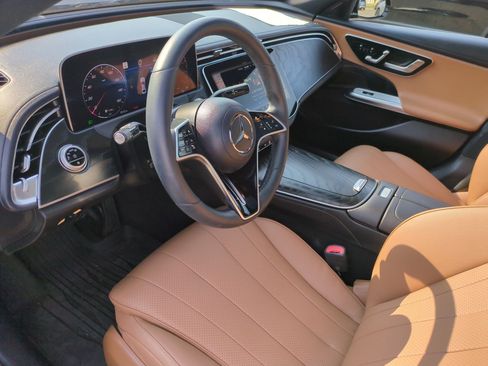 Used 2025 Mercedes-Benz E 450 4MATIC Sedan image 12