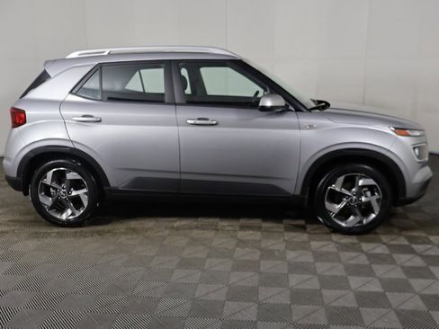 Used 2024 Hyundai Venue SEL image 16