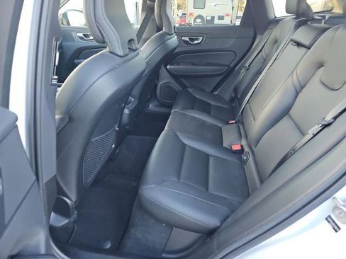 Used 2025 Volvo XC60 B5 Core image 11
