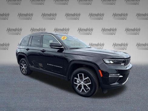 Used 2025 Jeep Grand Cherokee Limited AWD/4WD image 2