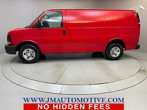 Used 2016 Chevrolet Express 2500 image 2
