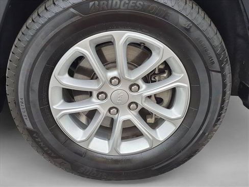 Used 2021 Jeep Grand Cherokee Laredo AWD/4WD image 25