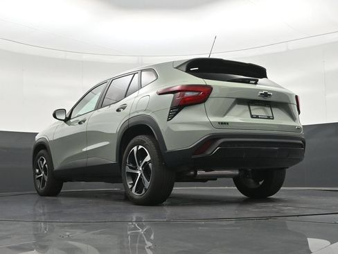 Used 2024 Chevrolet Trax RS FWD image 25