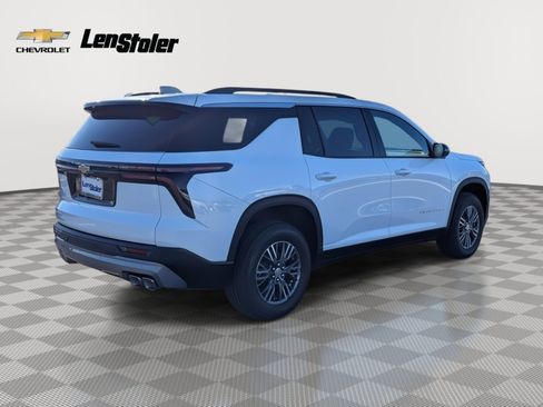 New 2026 Chevrolet Traverse LT image 3