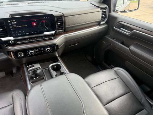 Used 2023 GMC Sierra 1500 SLT w/ SLT Convenience Package image 18