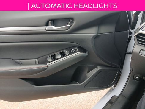 Used 2025 Nissan Altima 2.5 SR w/ SR Premium Package image 11