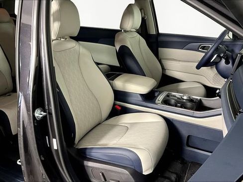 New 2026 Kia Carnival EX image 11