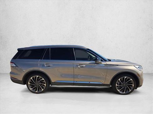 Used 2020 Lincoln Aviator Reserve w/ Equipment Group 202A image 7