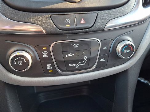 Used 2022 Chevrolet Equinox LS image 15