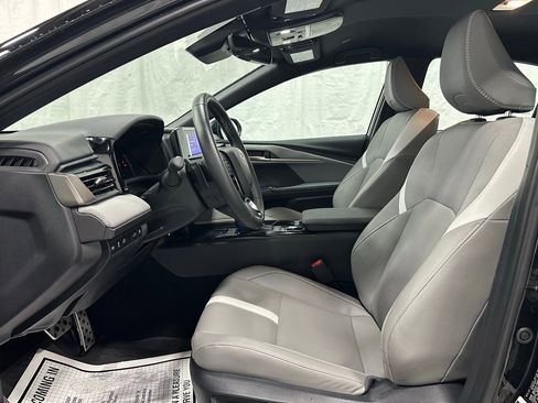 Used 2025 Toyota Camry SE image 14