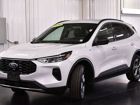 Used 2025 Ford Escape ST-Line image 3