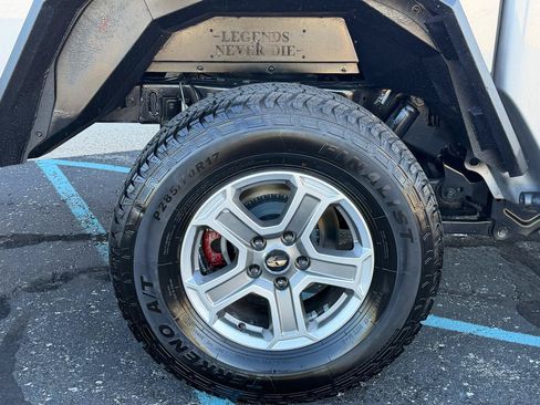 Used 2020 Jeep Gladiator Sport w/ Quick Order Package 24S AWD/4WD image 28