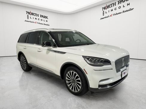 Used 2023 Lincoln Aviator Reserve w/ Equipment Group 201A AWD/4WD image 7