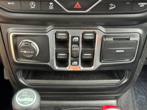 Used 2020 Jeep Wrangler Unlimited Sport AWD/4WD image 27