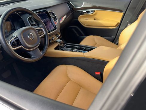 Used 2017 Volvo XC90 T6 Momentum w/ Vision Package image 19