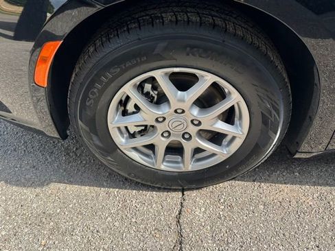 Used 2025 Chrysler Pacifica Select FWD image 2