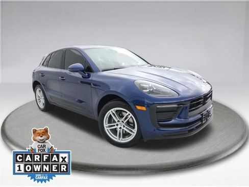 Used 2024 Porsche Macan image 2