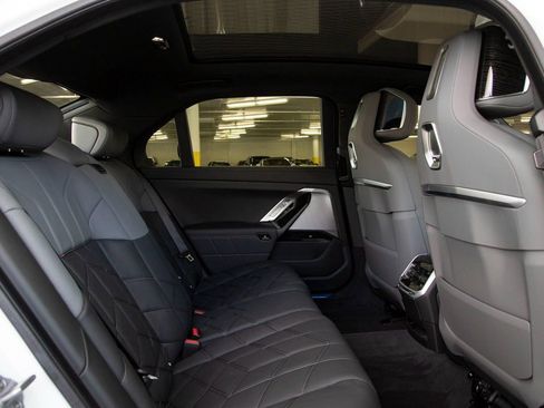 Certified 2025 BMW i7 xDrive60 w/ Executive Package AWD/4WD image 29