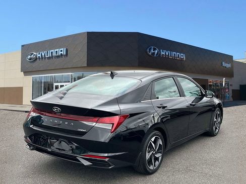 Used 2022 Hyundai Elantra Limited image 7