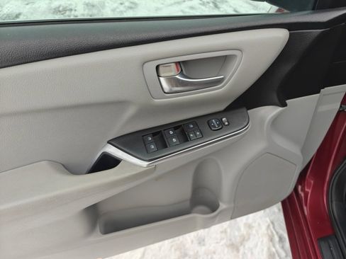 Used 2016 Toyota Camry SE image 13