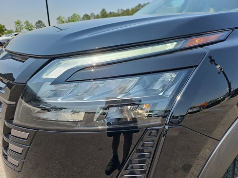 New 2026 Nissan Pathfinder SL w/ SL Premium Package FWD image 35