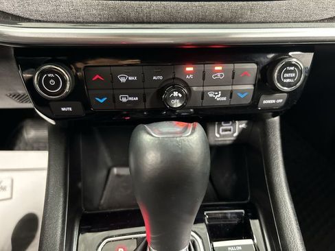Used 2023 Jeep Compass Latitude w/ Convenience Group AWD/4WD image 16