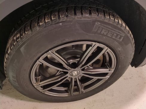 Used 2022 Volkswagen Tiguan SE image 2