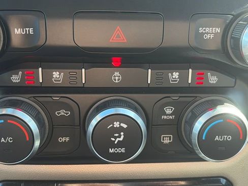 Used 2020 RAM 1500 Laramie AWD/4WD image 46