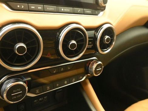 Used 2025 Nissan Sentra SV w/ SV Premium Package image 17