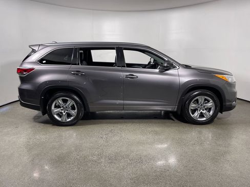 Used 2016 Toyota Highlander Limited Platinum AWD/4WD image 2