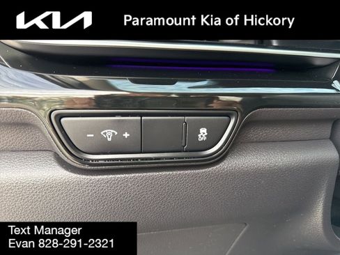 Used 2025 Kia Carnival SX Prestige image 33