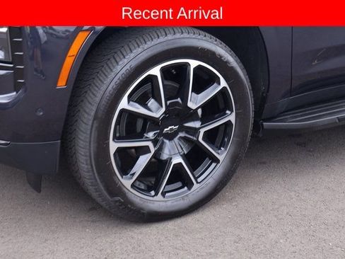 Used 2025 Chevrolet Suburban RST image 7