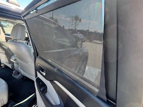 Used 2017 Toyota Highlander XLE w/ Carpet Mat Package AWD/4WD image 31