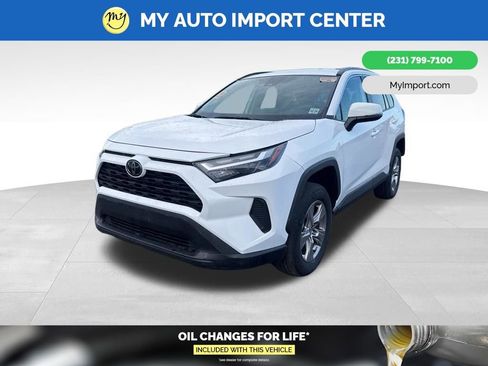 Used 2025 Toyota RAV4 XLE image 3