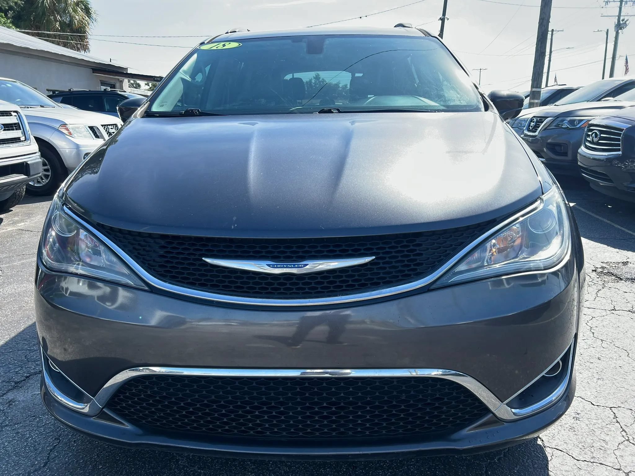 Used 2018 Chrysler Pacifica Touring-L FWD image 3