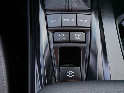 Used 2025 Toyota Camry SE w/ Multimedia Upgrade Package image 25