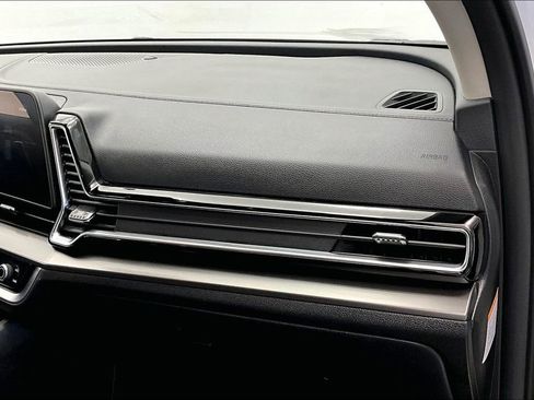 Used 2023 Kia Sportage EX image 16